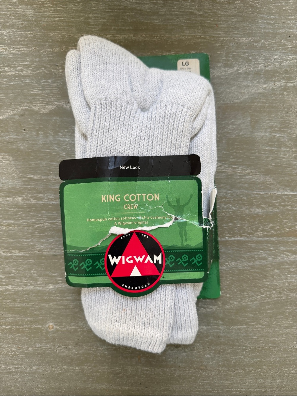 Wigwam Men’s King Cotton Crew Socks. Size 9-12. Gray color. New with tags.